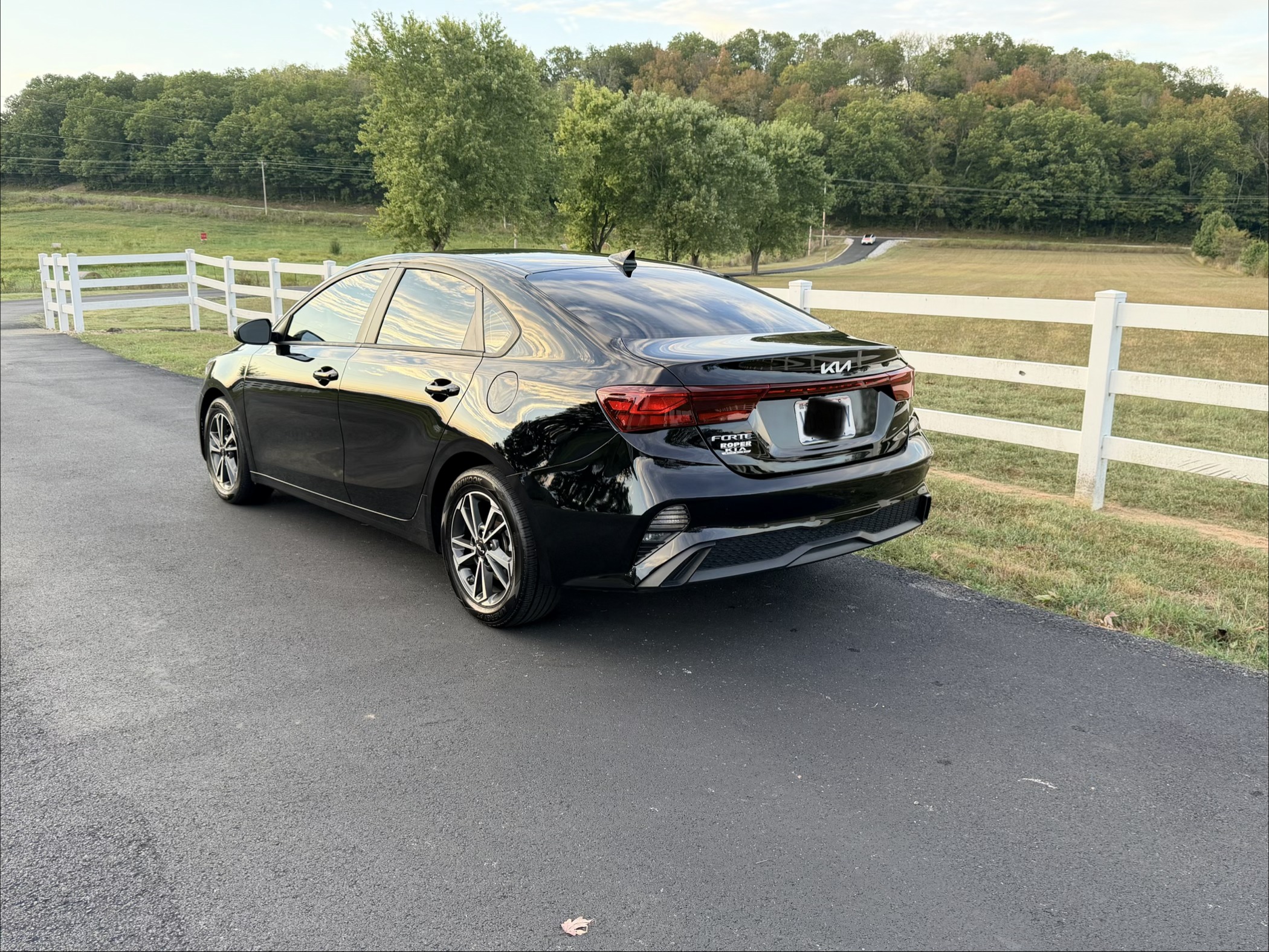 Used 2022 Kia Forte LXS FWD image 6