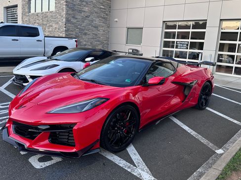 Used 2025 Chevrolet Corvette Z06 RWD image 5