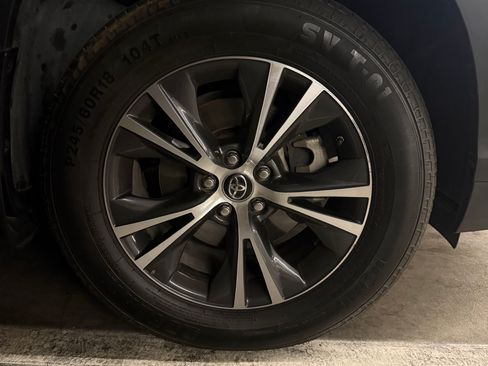 Used 2019 Toyota Highlander LE w/ Carpet Mat Package (TMS) image 16