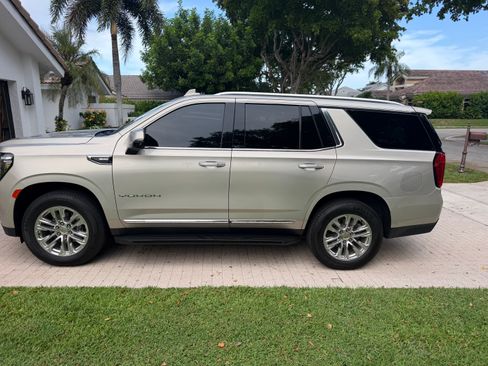 Used 2022 GMC Yukon SLT w/ SLT Luxury Package RWD image 13