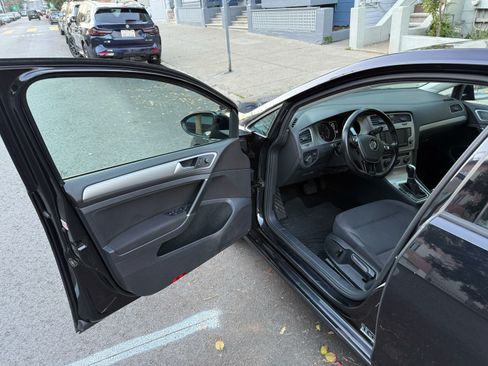 Used 2016 Volkswagen Golf S image 15