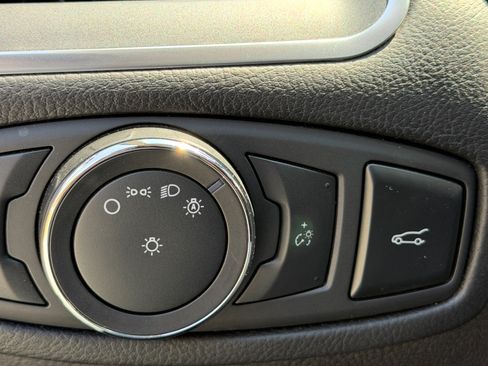 Used 2015 Ford Edge Titanium w/ Equipment Group 302A AWD/4WD image 18