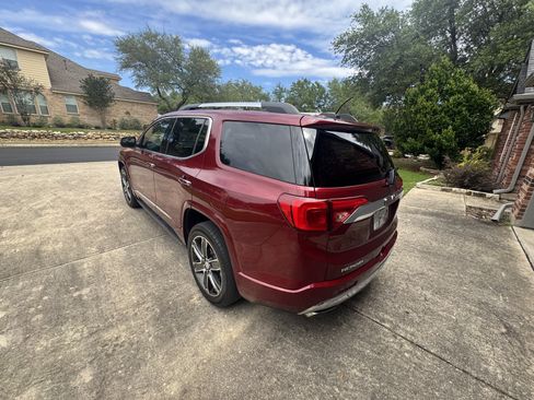 Used 2017 GMC Acadia Denali w/ Technology Package image 4