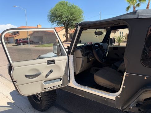 Used 2004 Jeep Wrangler Rubicon w/ Dual Top Group AWD/4WD image 11