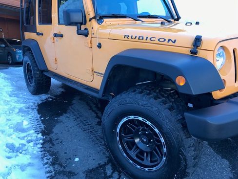 Used 2012 Jeep Wrangler Unlimited Rubicon w/ Max Tow Pkg image 5