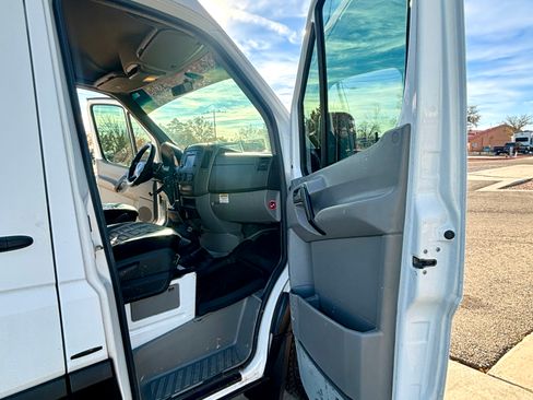 Used 2015 Mercedes-Benz Sprinter 3500 image 28