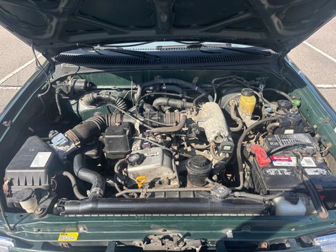 Used 2000 Toyota Tacoma 2WD Regular Cab image 14