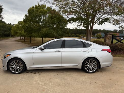 Used 2015 Hyundai Genesis 5.0 image 2