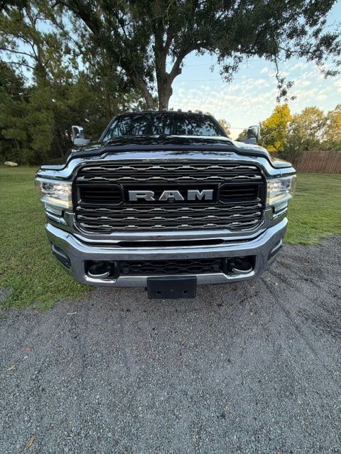 Used 2022 RAM 5500 4x4 Crew Cab image 12