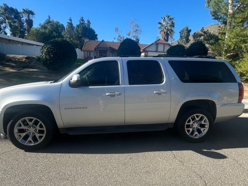Used 2014 Chevrolet Suburban LT image 4