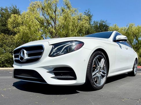 Used 2019 Mercedes-Benz E 300 image 4