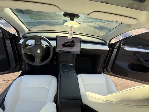 Used 2025 Tesla Model Y Long Range image 8