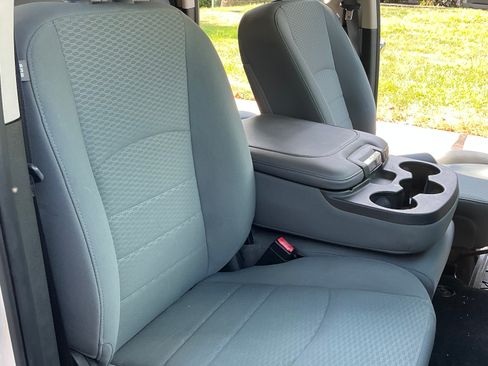 Used 2018 RAM 1500 Classic SLT AWD/4WD image 12