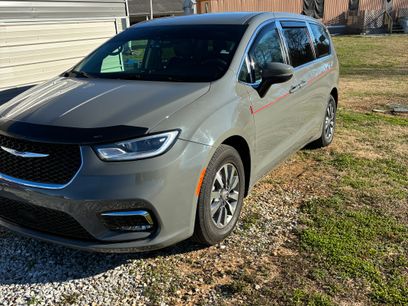 Used 2023 Chrysler Pacifica Touring-L
