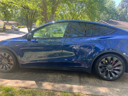 Used 2024 Tesla Model Y Performance image 4