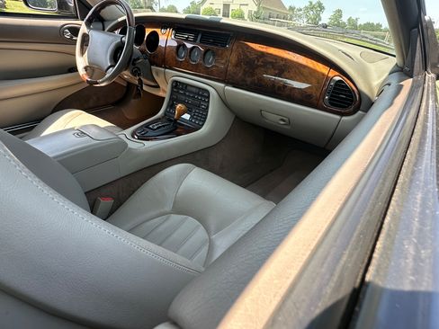 Used 1999 Jaguar XK8 Convertible image 10