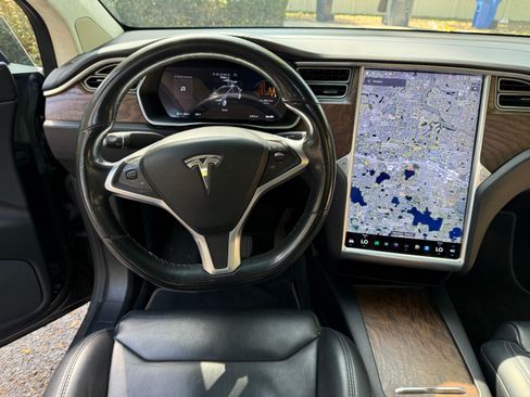 Used 2017 Tesla Model X 75D image 8