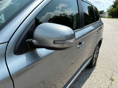 Used 2016 Mitsubishi Outlander SE AWD/4WD image 11