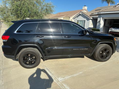 Used 2017 Jeep Grand Cherokee Laredo image 12