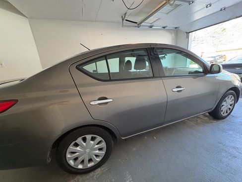Used 2014 Nissan Versa SV image 5