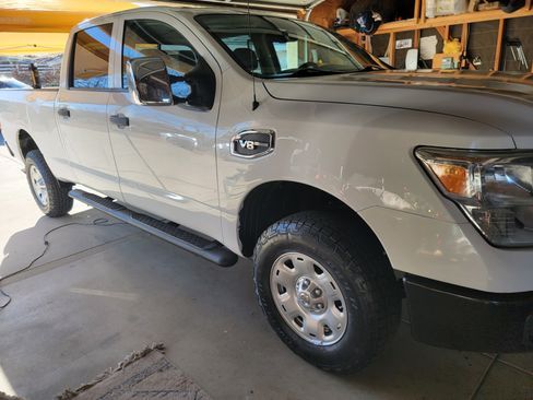 Used 2017 Nissan Titan S image 12