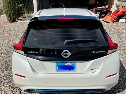 Used 2020 Nissan Leaf SV w/ SV Technology Package FWD image 6