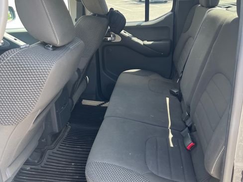Used 2013 Nissan Frontier PRO-4X AWD/4WD image 12
