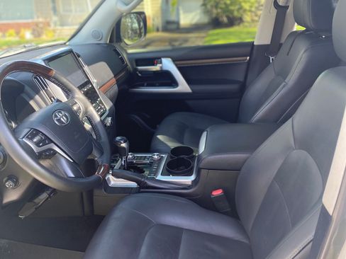 Used 2016 Toyota Land Cruiser image 8