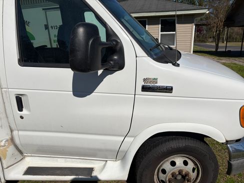 Used 2006 Ford E-350 and Econoline 350 Super Duty image 2