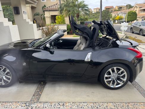 Used 2017 Nissan 370Z Touring image 6