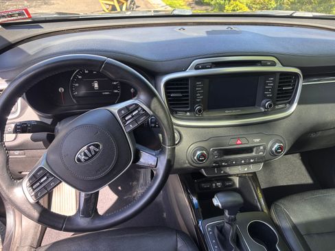 Used 2019 Kia Sorento EX AWD/4WD image 10