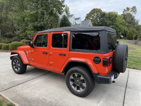 Used 2018 Jeep Wrangler Unlimited Sahara image 6