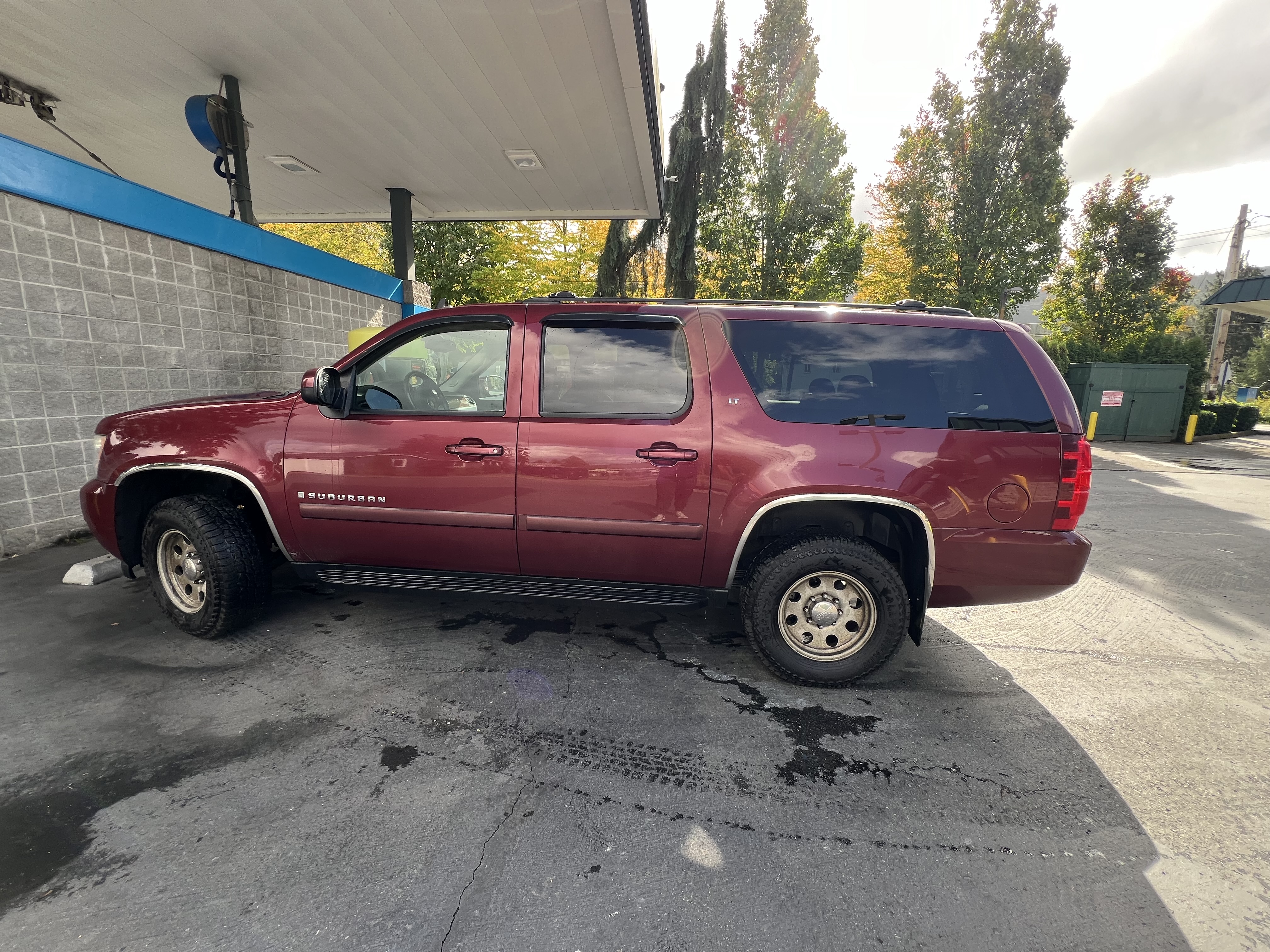 Used 2008 Chevrolet Suburban 2500 LT AWD/4WD image 1