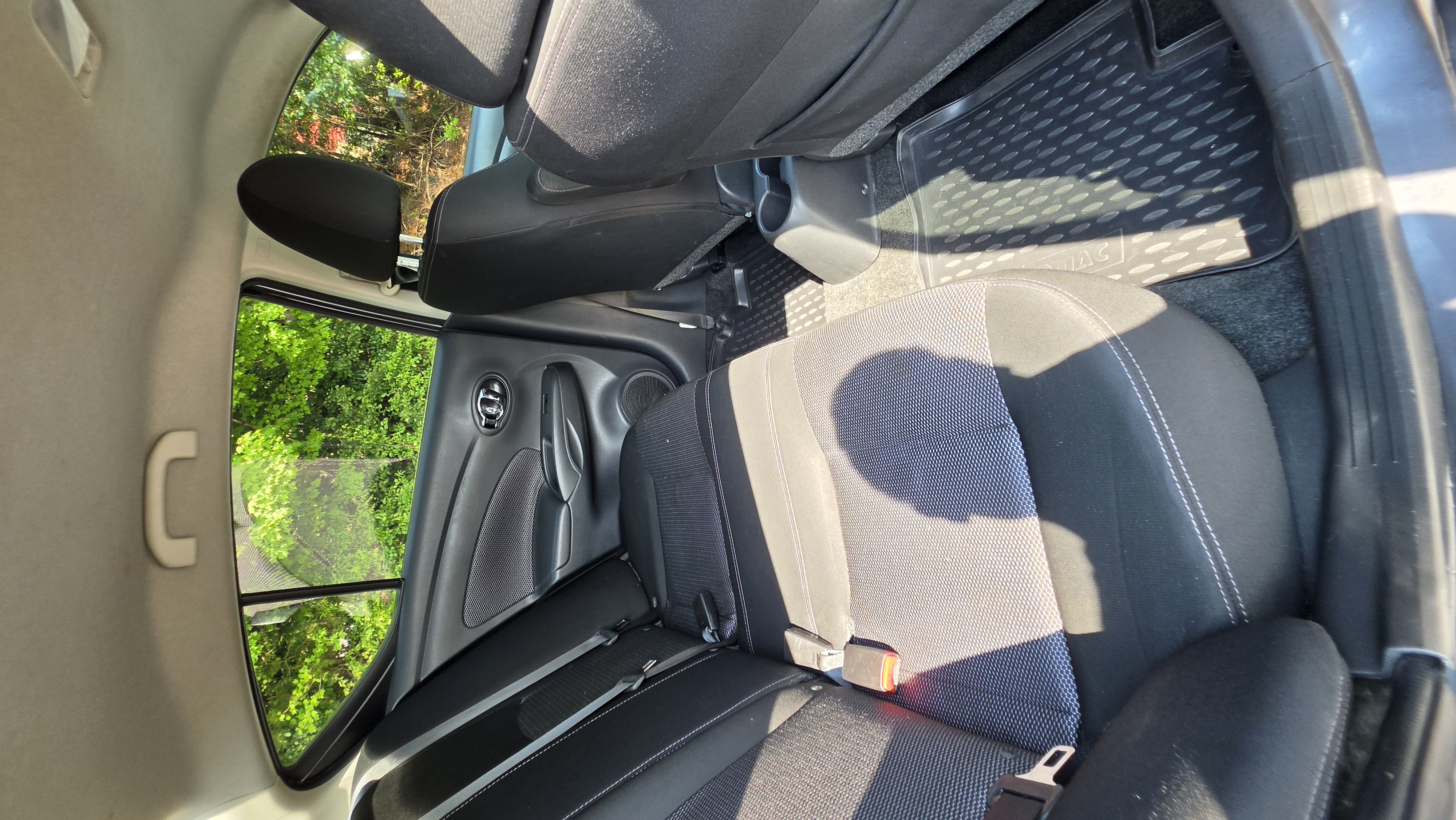 Used 2019 Nissan Versa SV w/ SV Special Edition Package FWD image 12