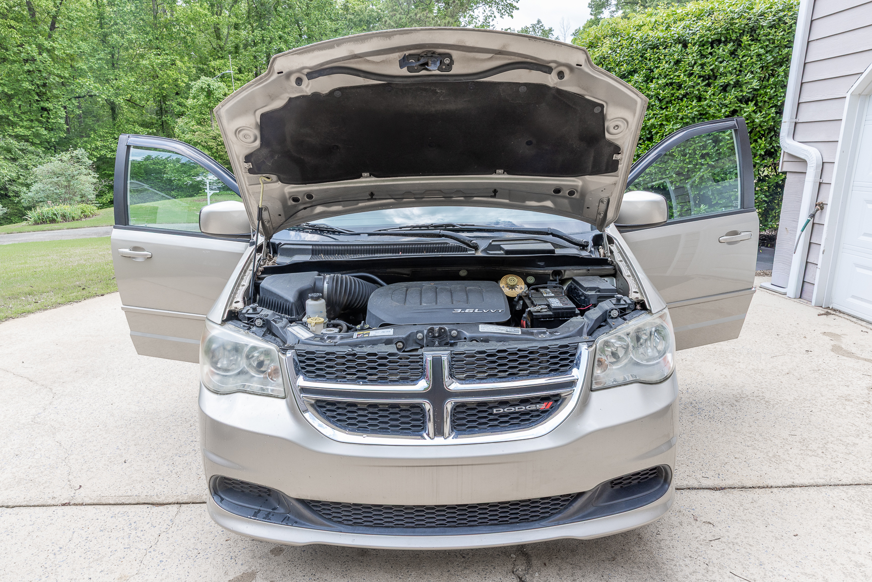 Used 2014 Dodge Grand Caravan SXT FWD image 4