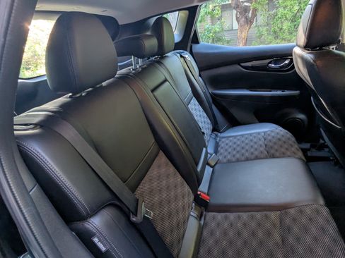 Used 2021 Nissan Rogue Sport SV w/ Technology Package image 10