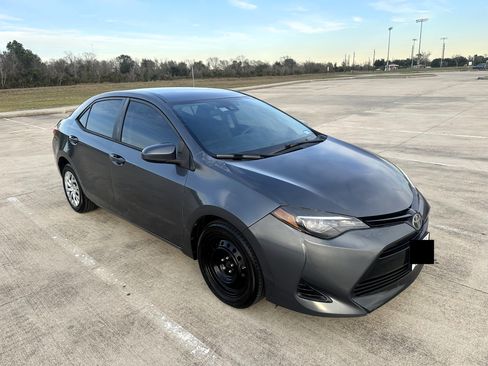 Used 2018 Toyota Corolla L image 2