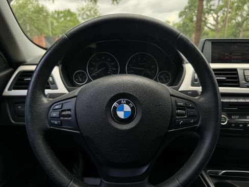 Used 2018 BMW 320i Sedan RWD image 5