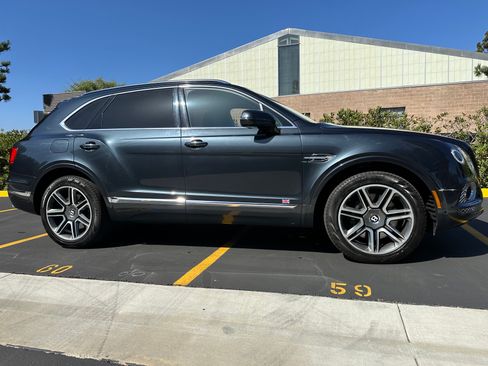 Used 2018 Bentley Bentayga Activity AWD/4WD image 8