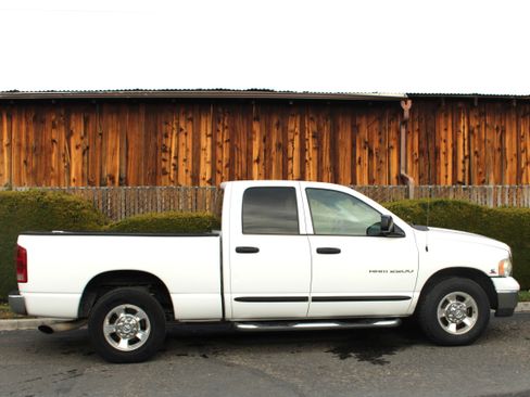 Used 2005 Dodge Ram 2500 Truck SLT w/ Quad Cab Big Horn Value Group image 2