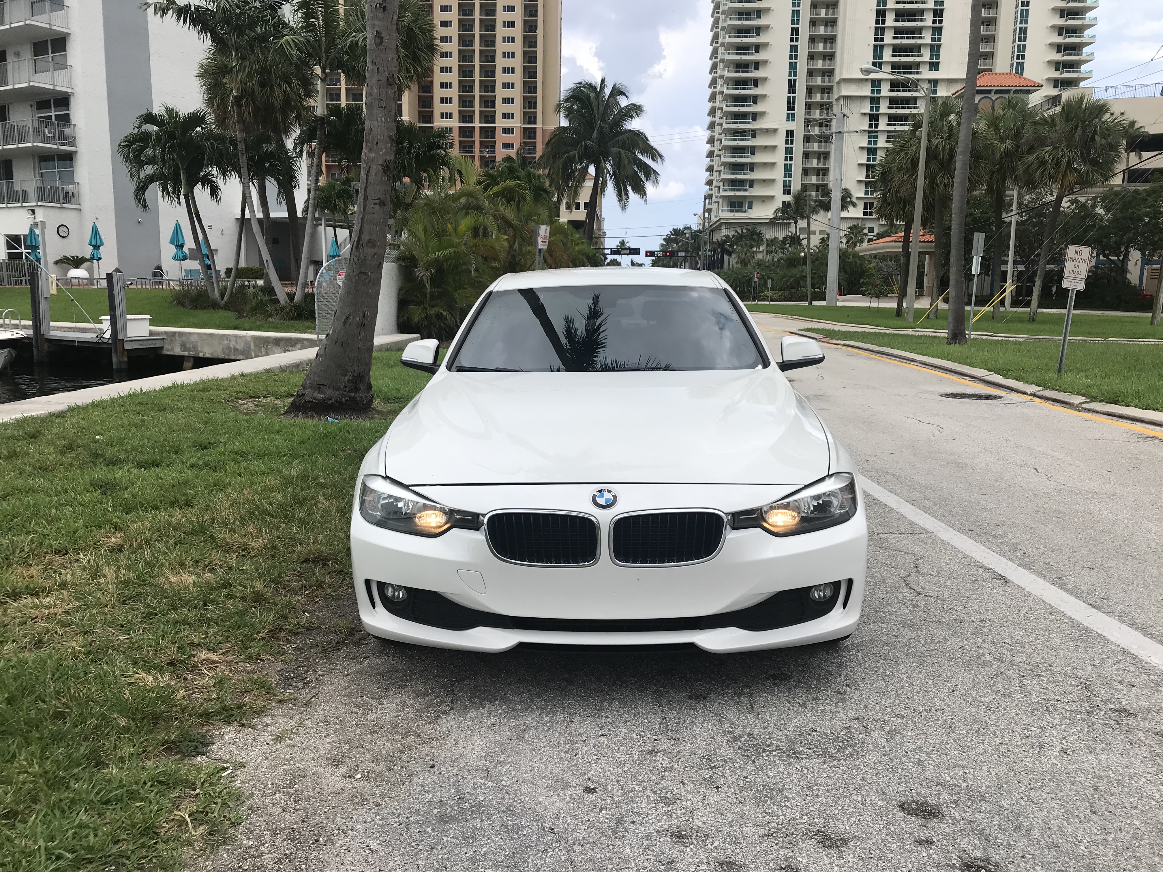 Used 2015 BMW 320i Sedan RWD image 2