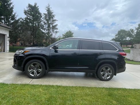 Used 2018 Toyota Highlander Limited Platinum AWD/4WD image 2