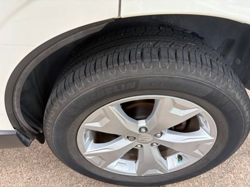 Used 2014 Subaru Forester 2.5i Premium w/ Popular Package #2 AWD/4WD image 9