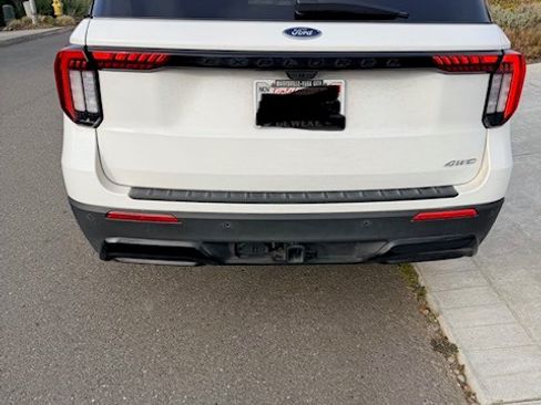 Used 2025 Ford Explorer ST-Line w/ Premium Package image 4