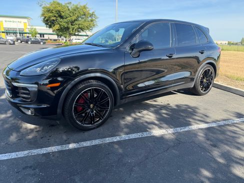 Used 2016 Porsche Cayenne S AWD/4WD image 2