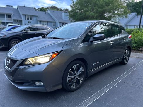 Used 2018 Nissan Leaf SL w/ SL Technology Package FWD image 4