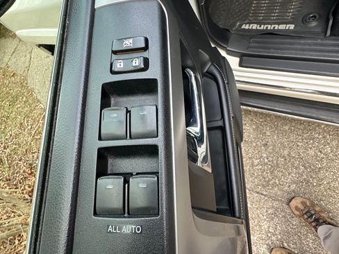 Used 2018 Toyota 4Runner Limited image 23