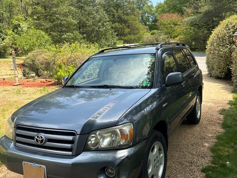 Used 2006 Toyota Highlander 4WD V6 w/ 3rd Row image 2