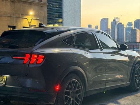 Used 2021 Ford Mustang Mach-E Select w/ Comfort/Appearance Package image 1