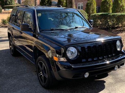 Used 2017 Jeep Patriot Latitude w/ Sun/Sound Group image 1